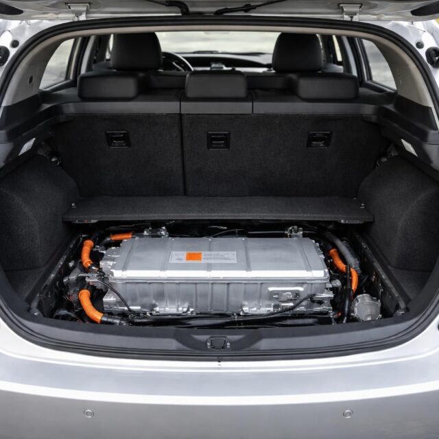 découvrez où se trouve la batterie de la toyota auris hybride et tout ce qu'il faut savoir pour son entretien et son remplacement.